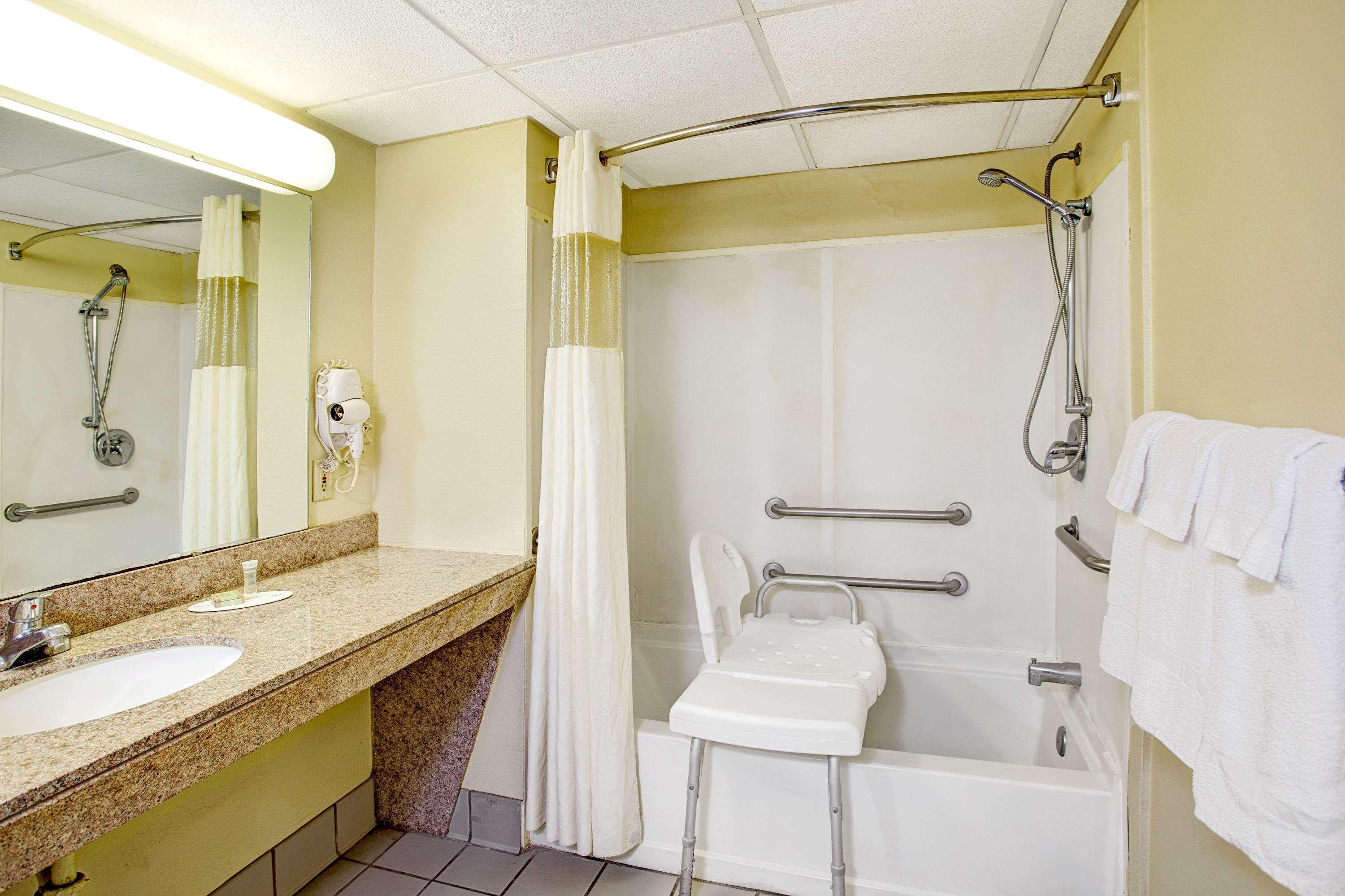 Super 8 By Wyndham Walterboro Hotel Exterior photo