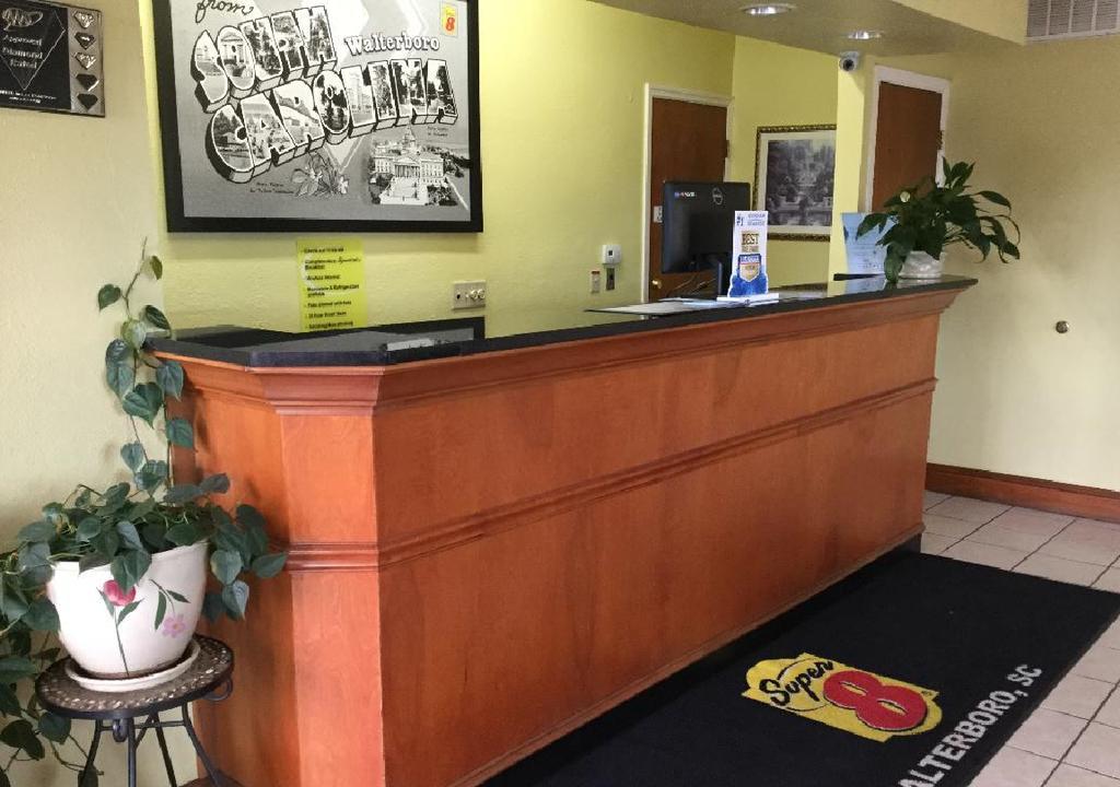Super 8 By Wyndham Walterboro Hotel Exterior photo